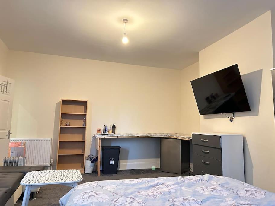 Ensuite Room With Private Bathroom At Walsall Exteriér fotografie